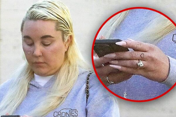 Amanda Bynes Not Engaged, Despite Flashy Ring on That Finger newsthirst.
