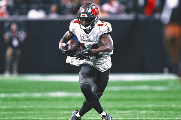 WR Chris Godwin reportedly agrees to 3-year deal to stay with Buccaneers newsthirst.