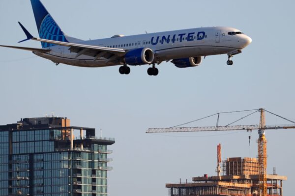 United Airlines’ two forecasts reflect turbulence newsthirst.