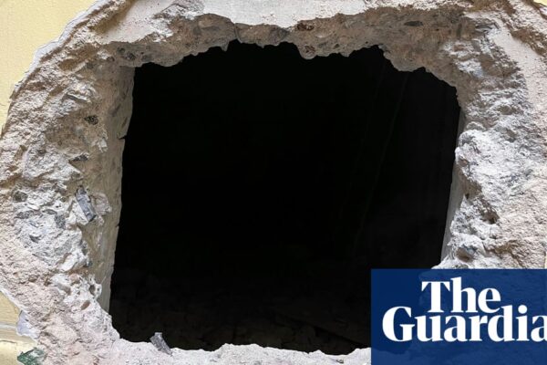 Burglars tunnel through wall to steal $10m in goods from LA jewelry store | Los Angeles newsthirst.