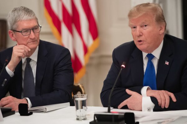 Trump told Tim Cook he doesn’t want Apple building iPhones in India newsthirst.